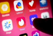 The Pros and Cons of Using Free vs. Paid Dating Sites