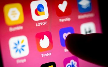 The Pros and Cons of Using Free vs. Paid Dating Sites